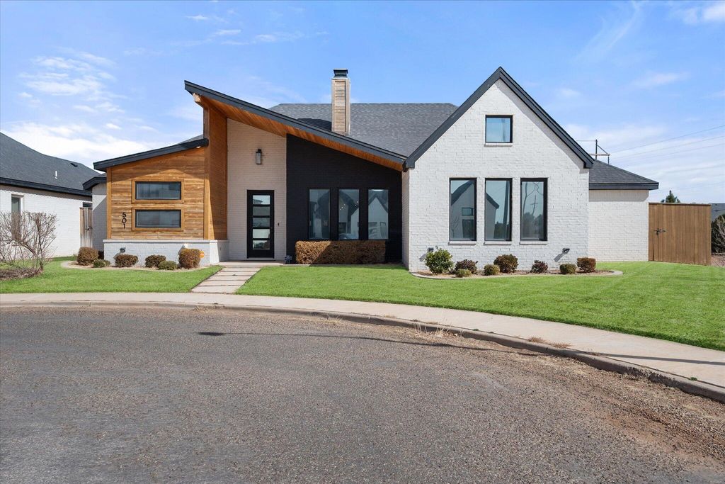 501 Brookshire Avenue, Wolfforth, TX 79382