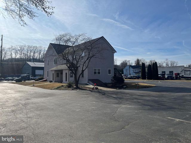 4215 W LINCOLN HWY, Downingtown, PA 19335