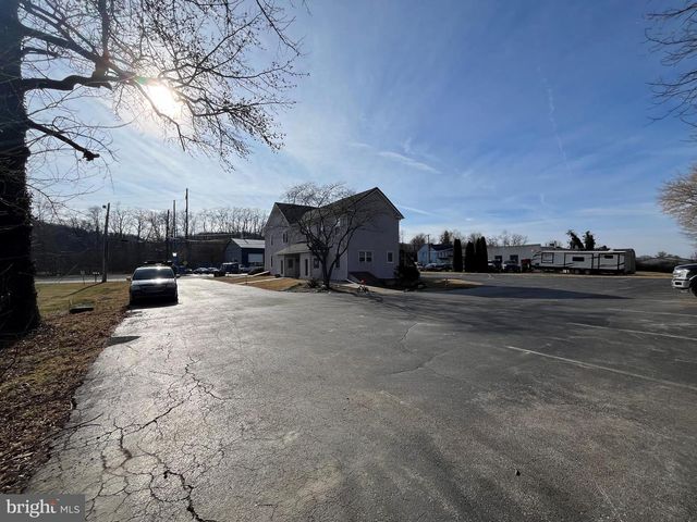 4215 W LINCOLN HWY, Downingtown, PA 19335