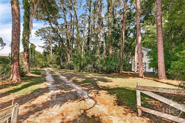 289 Center Drive, Savannah, GA 31406