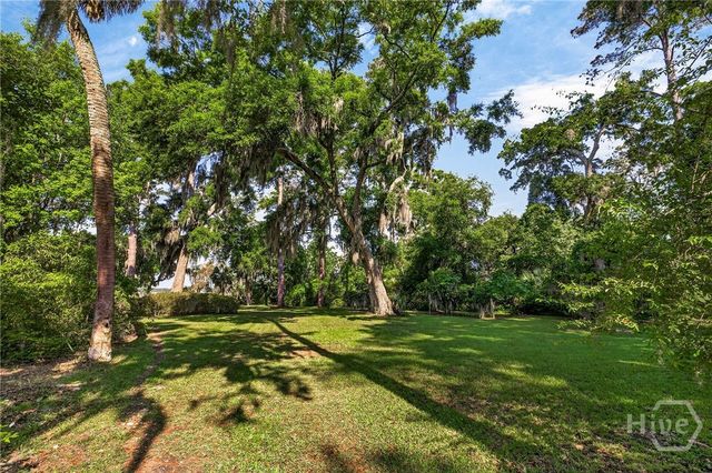 289 Center Drive, Savannah, GA 31406