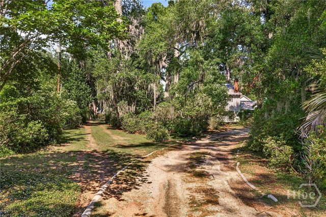 289 Center Drive, Savannah, GA 31406