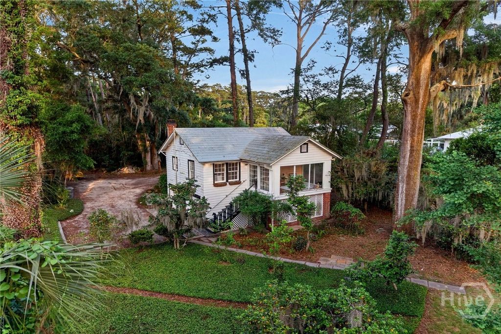 289 Center Drive, Savannah, GA 31406