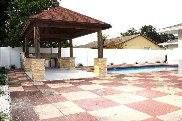 8236 DONALDSON DRIVE, Tampa, FL 33615