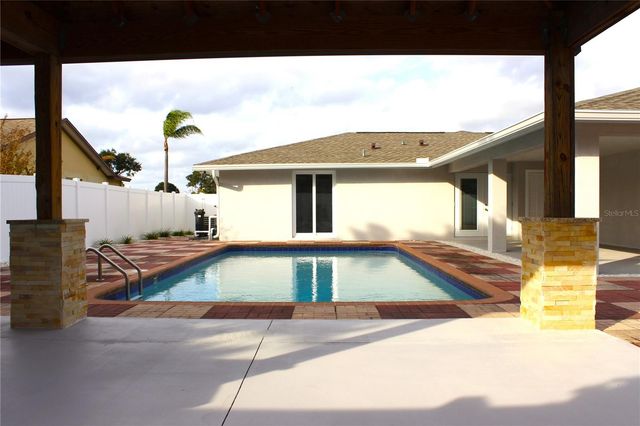 8236 DONALDSON DRIVE, Tampa, FL 33615