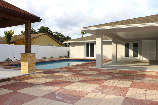 8236 DONALDSON DRIVE, Tampa, FL 33615