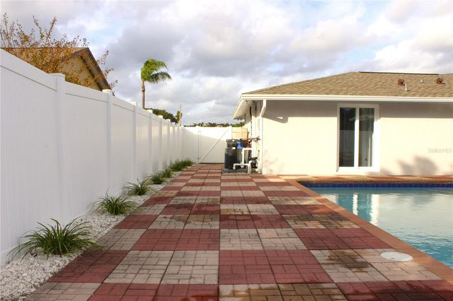 8236 DONALDSON DRIVE, Tampa, FL 33615