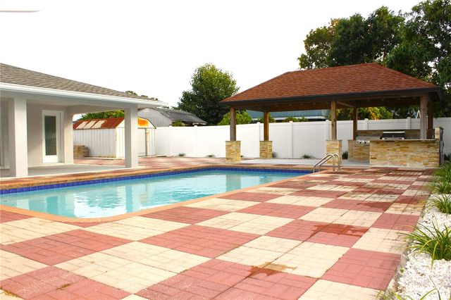 8236 DONALDSON DRIVE, Tampa, FL 33615