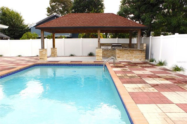 8236 DONALDSON DRIVE, Tampa, FL 33615