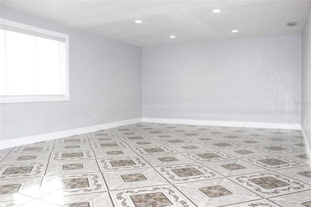 8236 DONALDSON DRIVE, Tampa, FL 33615