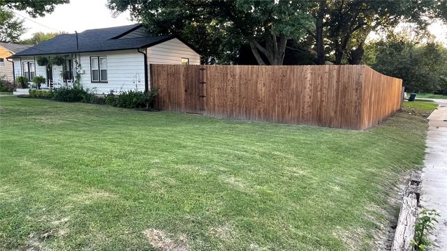 1300 S Trinity Street, Decatur, TX 76234
