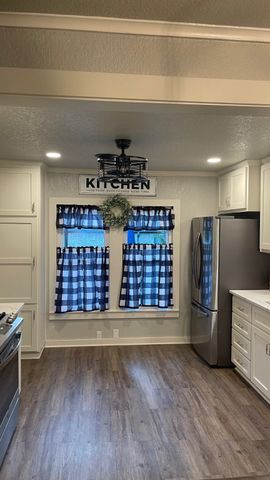 1300 S Trinity Street, Decatur, TX 76234