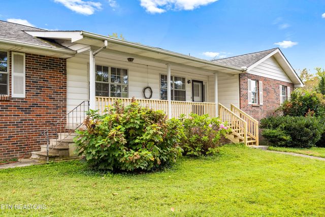 804 Chilhowee View Rd, Maryville, TN 37803