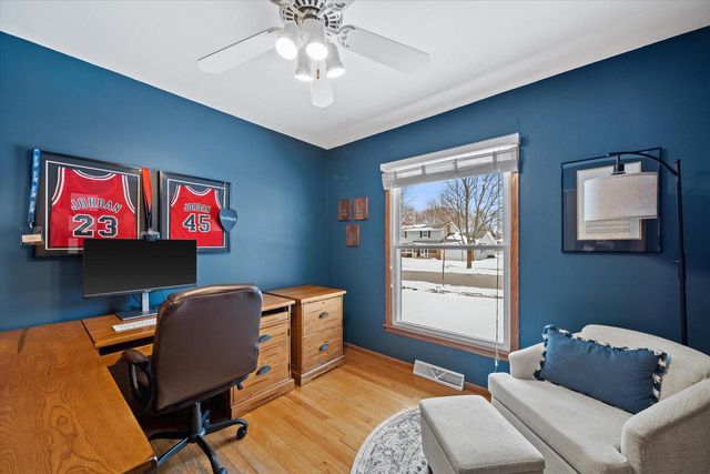 2509 Algoma TERRACE, Waukesha, WI 53188