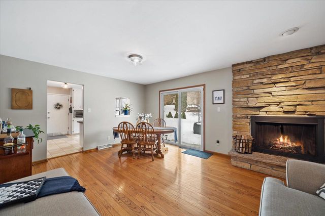 2509 Algoma TERRACE, Waukesha, WI 53188