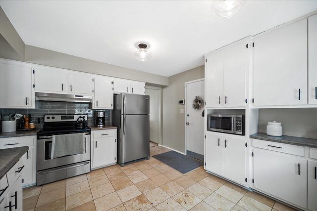 2509 Algoma TERRACE, Waukesha, WI 53188