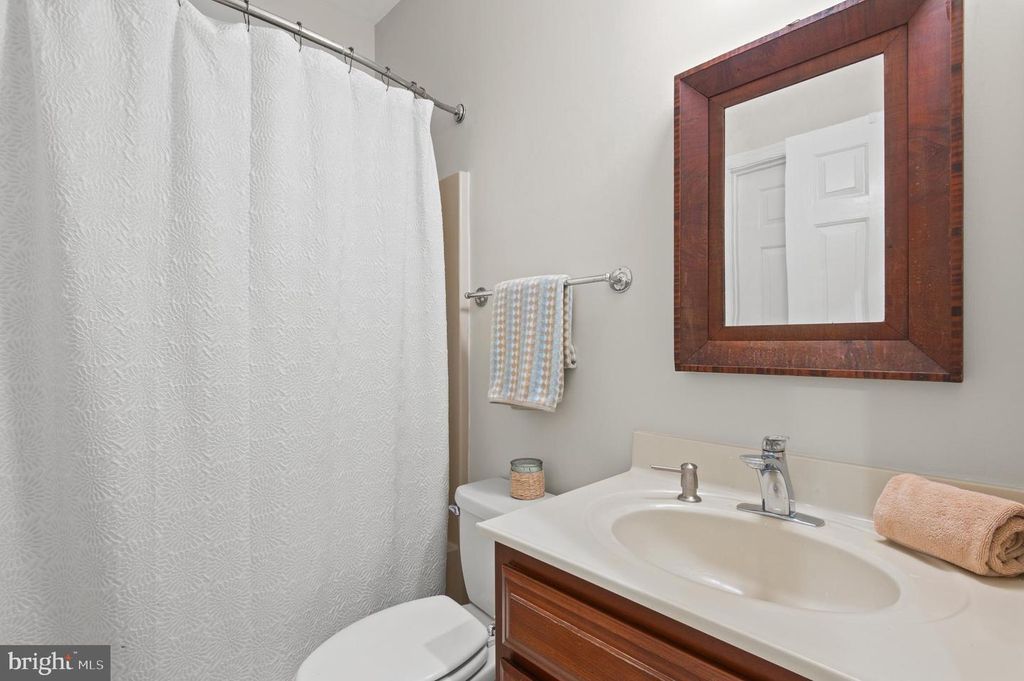 Image 15 of property listing at 8 HENDERSON HILL CT, Monkton, MD 21111