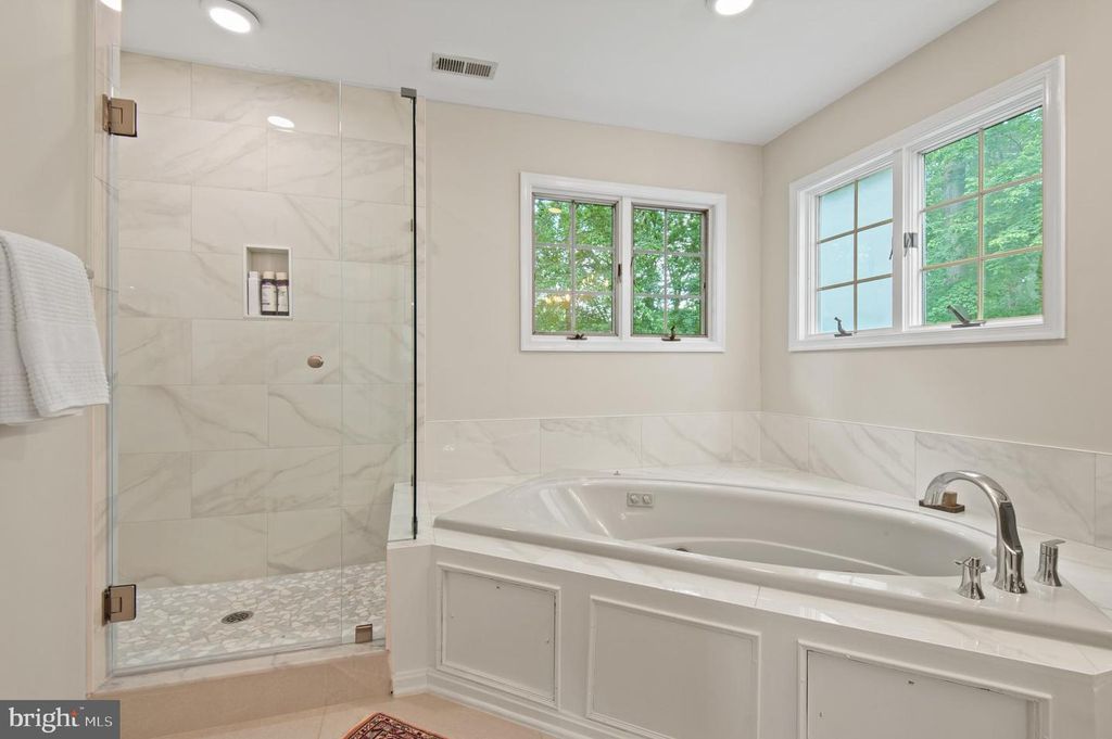 Image 22 of property listing at 8 HENDERSON HILL CT, Monkton, MD 21111