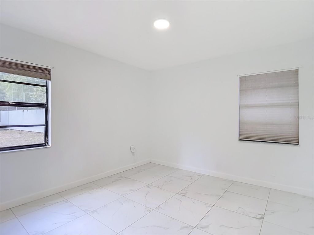 Image 13 of property listing at 1506 S OREGON CIRCLE, Tampa, FL 33612