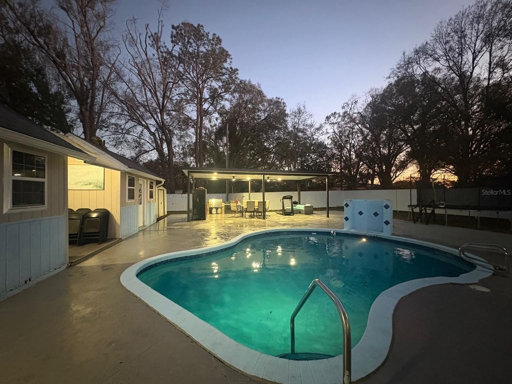 Image 3 of property listing at 1506 S OREGON CIRCLE, Tampa, FL 33612