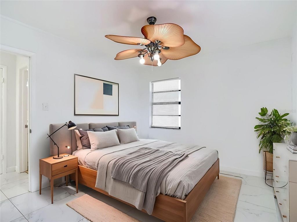 Image 9 of property listing at 1506 S OREGON CIRCLE, Tampa, FL 33612