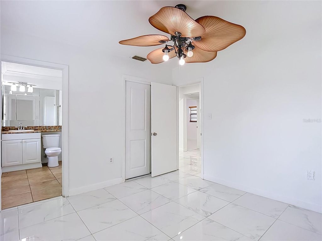 Image 10 of property listing at 1506 S OREGON CIRCLE, Tampa, FL 33612