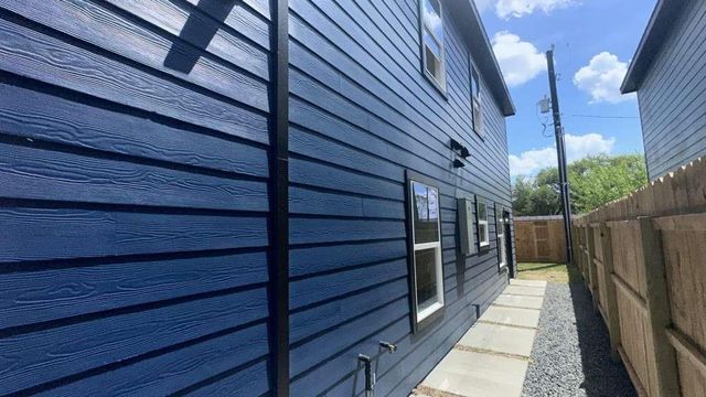 3810 Hiford Drive A, Houston, TX 77047