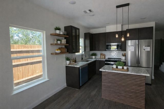 3810 Hiford Drive A, Houston, TX 77047