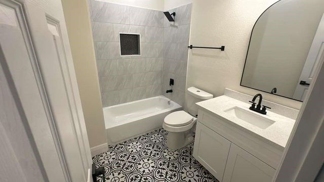 3810 Hiford Drive A, Houston, TX 77047