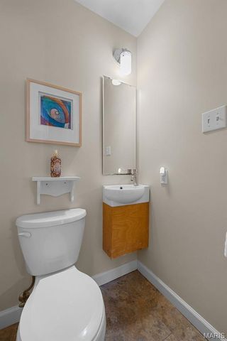 9135 Pine Avenue, Brentwood, MO 63144