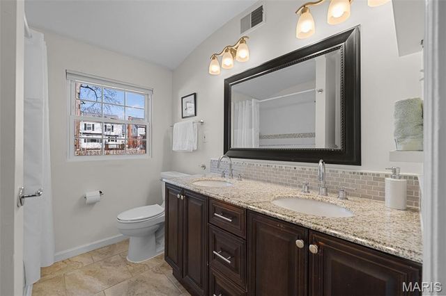 9135 Pine Avenue, Brentwood, MO 63144