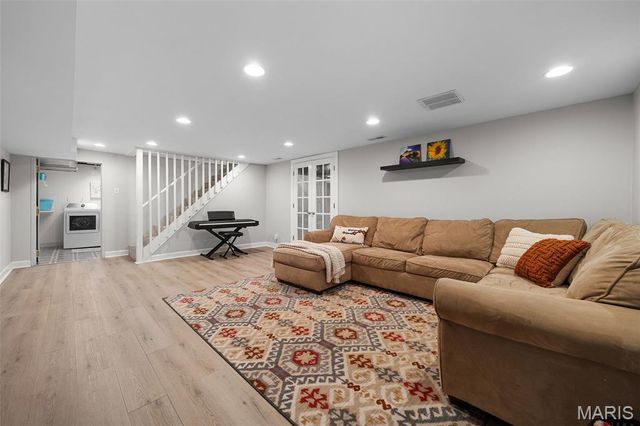 9135 Pine Avenue, Brentwood, MO 63144