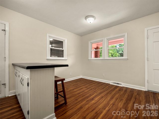 917 W Blue Ridge Road, East Flat Rock, NC 28726