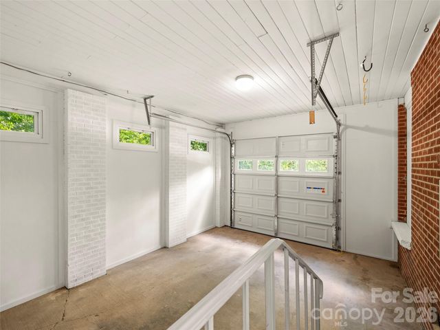 917 W Blue Ridge Road, East Flat Rock, NC 28726