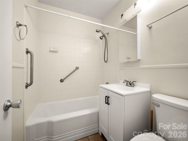 917 W Blue Ridge Road, East Flat Rock, NC 28726