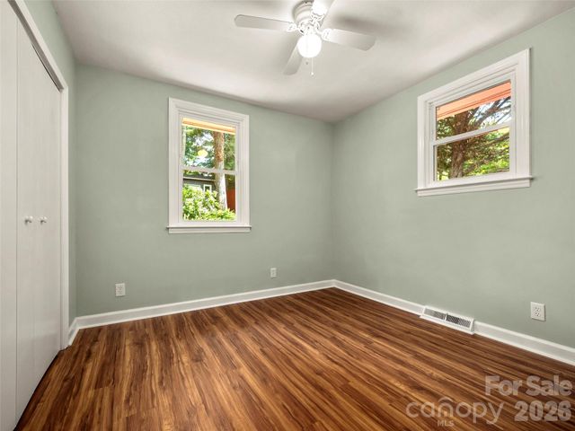 917 W Blue Ridge Road, East Flat Rock, NC 28726