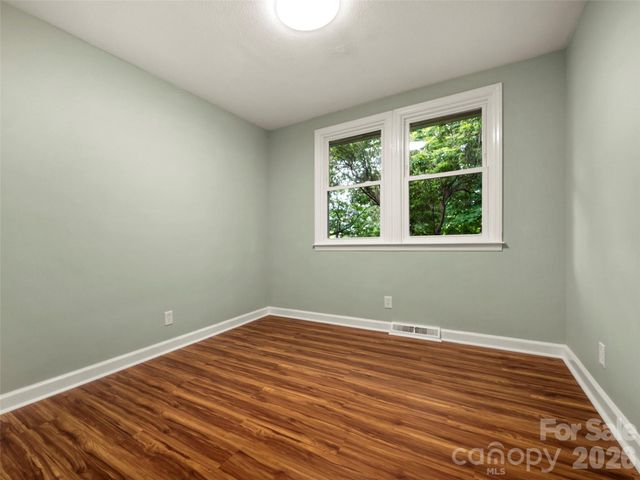 917 W Blue Ridge Road, East Flat Rock, NC 28726