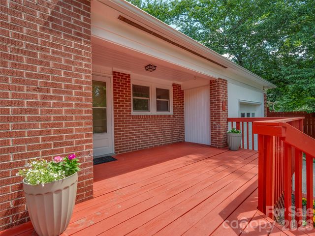 917 W Blue Ridge Road, East Flat Rock, NC 28726