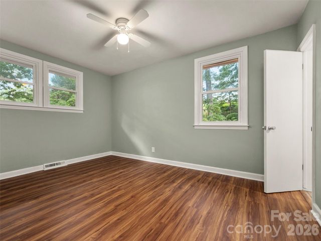 917 W Blue Ridge Road, East Flat Rock, NC 28726