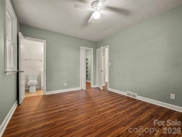 917 W Blue Ridge Road, East Flat Rock, NC 28726