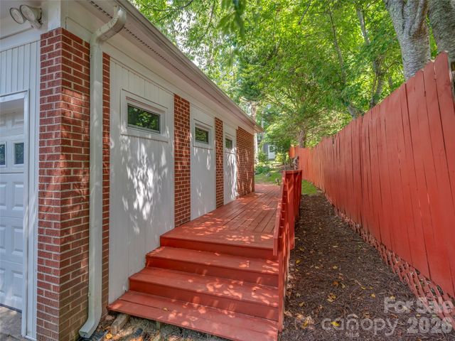 917 W Blue Ridge Road, East Flat Rock, NC 28726