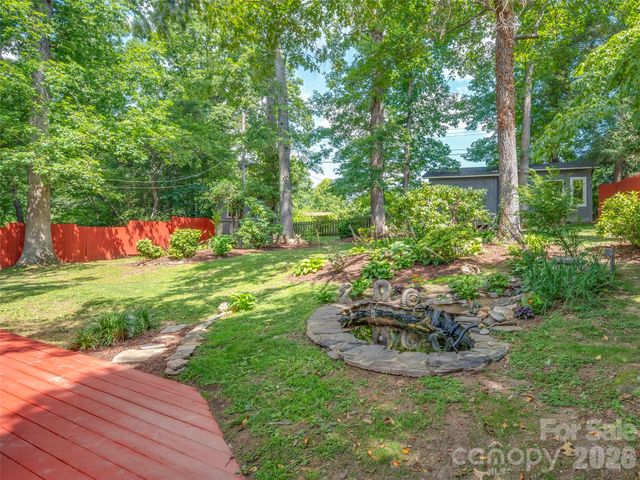 917 W Blue Ridge Road, East Flat Rock, NC 28726