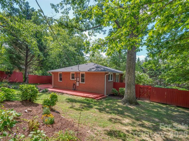 917 W Blue Ridge Road, East Flat Rock, NC 28726