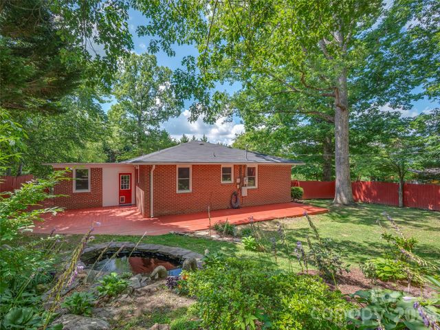 917 W Blue Ridge Road, East Flat Rock, NC 28726