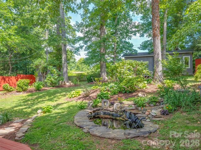 917 W Blue Ridge Road, East Flat Rock, NC 28726