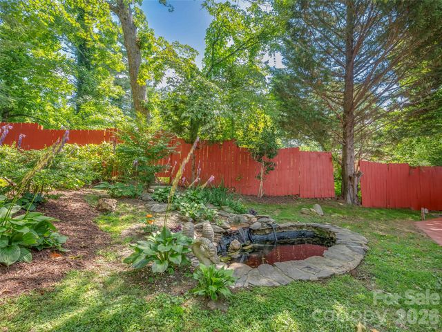 917 W Blue Ridge Road, East Flat Rock, NC 28726