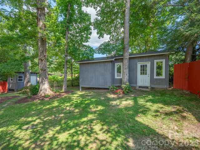917 W Blue Ridge Road, East Flat Rock, NC 28726