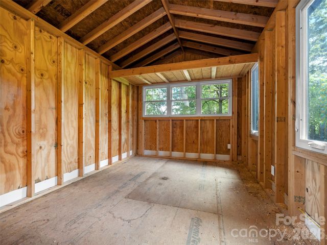 917 W Blue Ridge Road, East Flat Rock, NC 28726