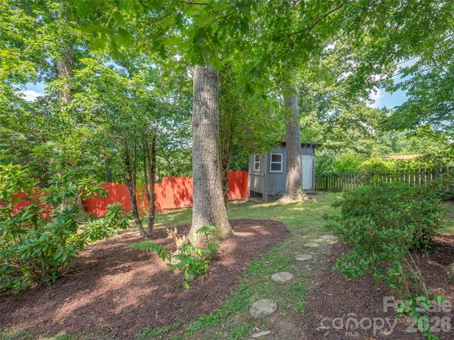 917 W Blue Ridge Road, East Flat Rock, NC 28726