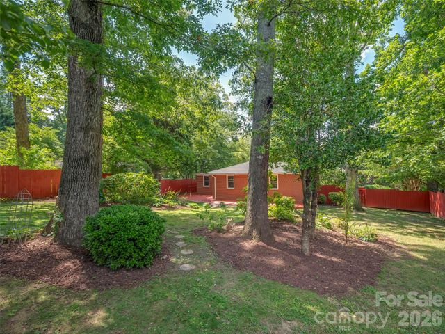 917 W Blue Ridge Road, East Flat Rock, NC 28726